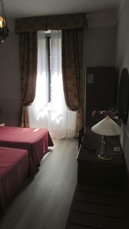 Hotel Johnny Milano Exteriör bild